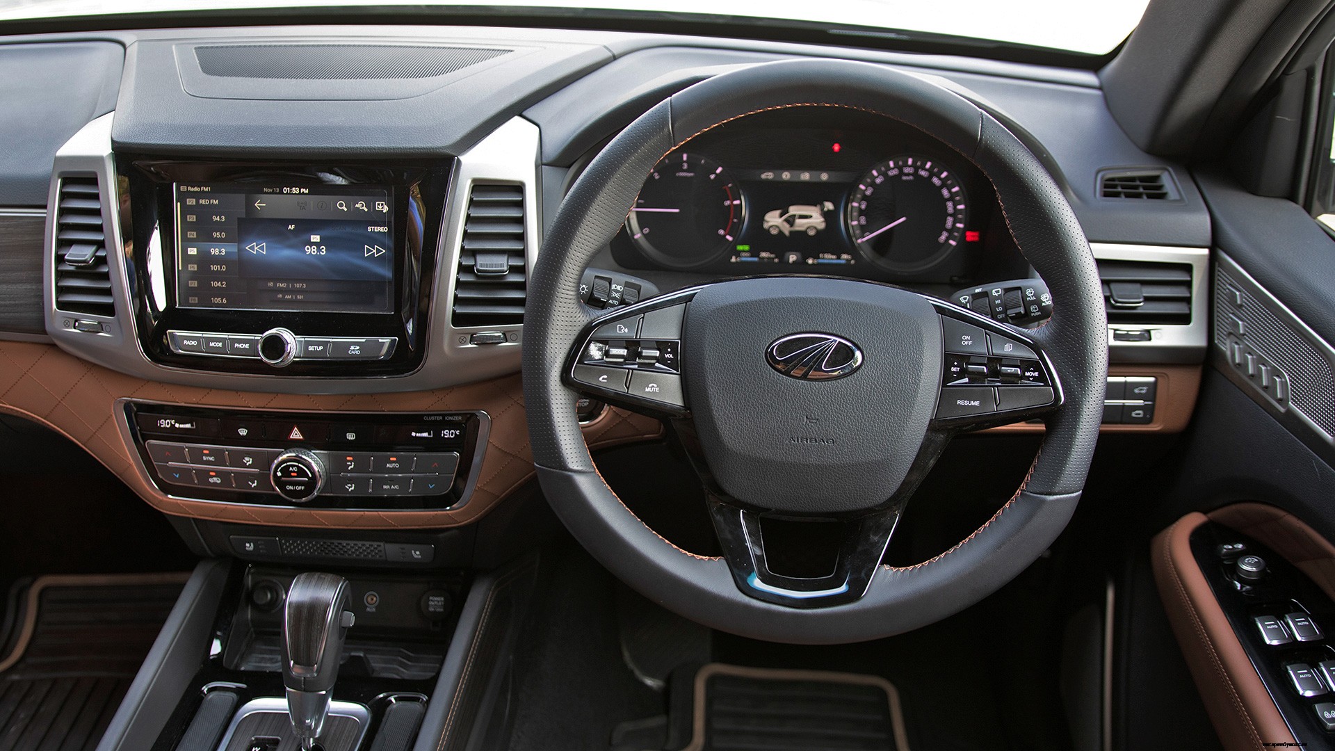 Mahindra Alturas G4 2019 2.2L Std Interior