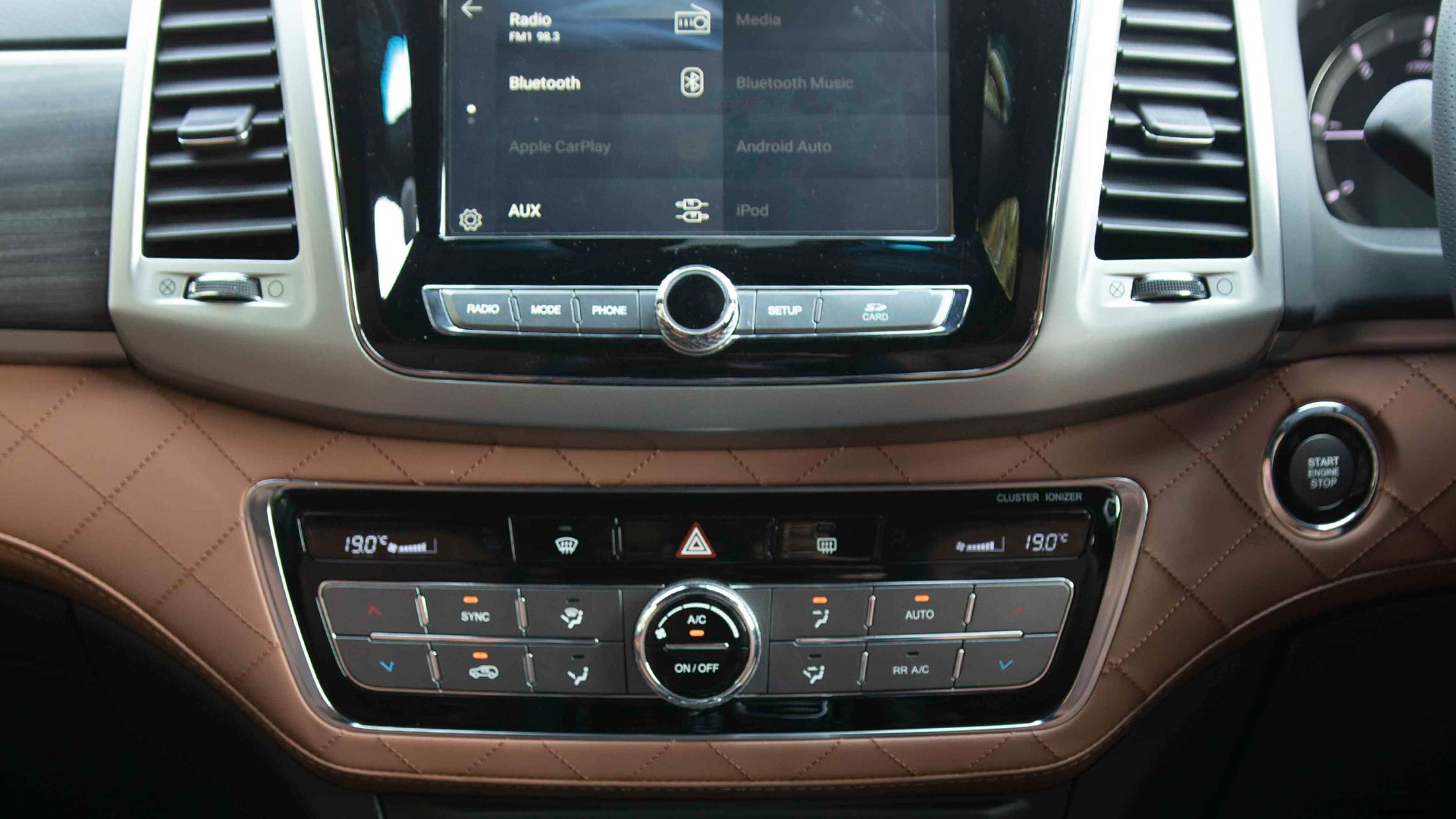 Mahindra Alturas G4 2019 2.2L Std Interior