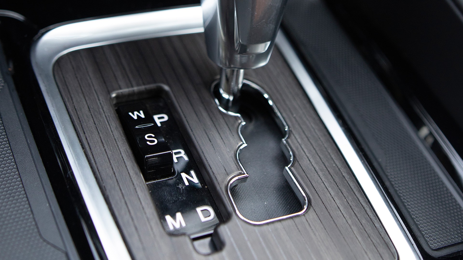 Mahindra Alturas G4 2019 2.2L Std Interior