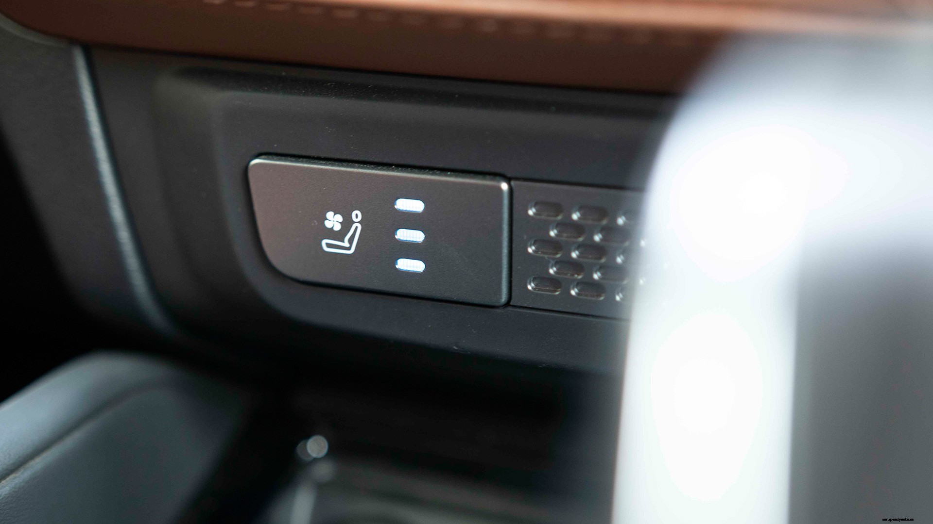 Mahindra Alturas G4 2019 2.2L Std Interior