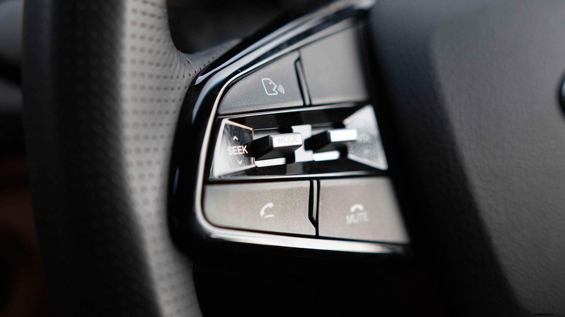 Mahindra Alturas G4 2019 2.2L Std Interior