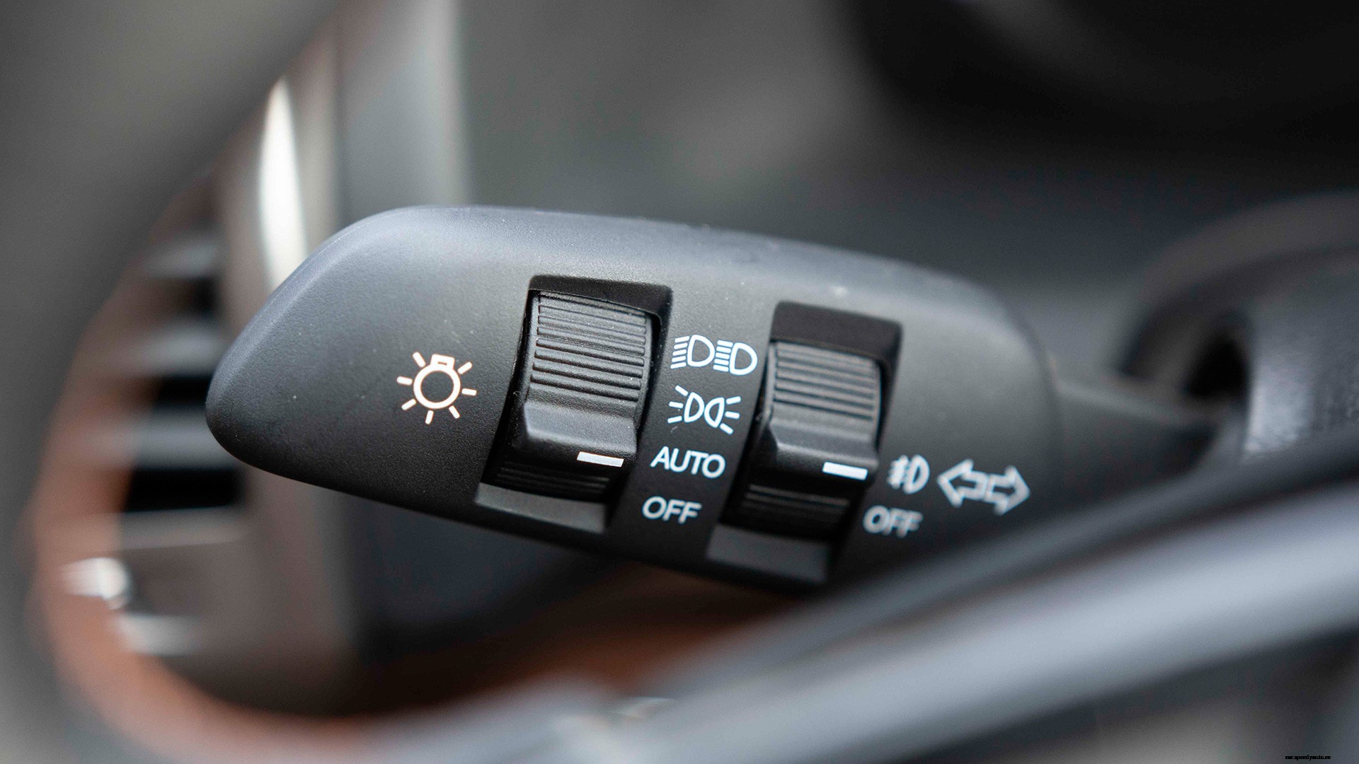 Mahindra Alturas G4 2019 2.2L Std Interior