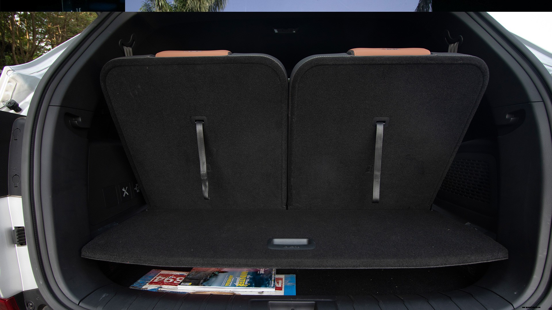 Mahindra Alturas G4 2019 2.2L Std Interior