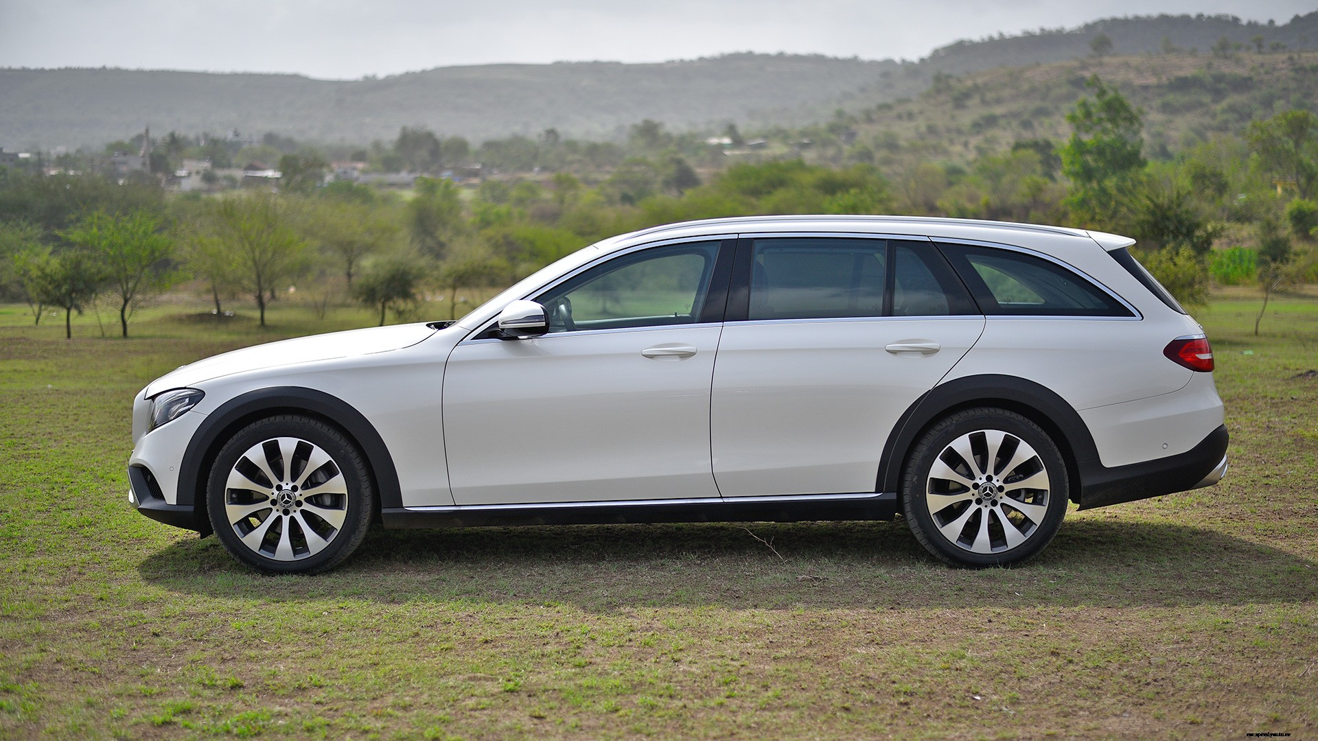 Mercedes Benz E class All Terrain 2018-E 220d Exterior