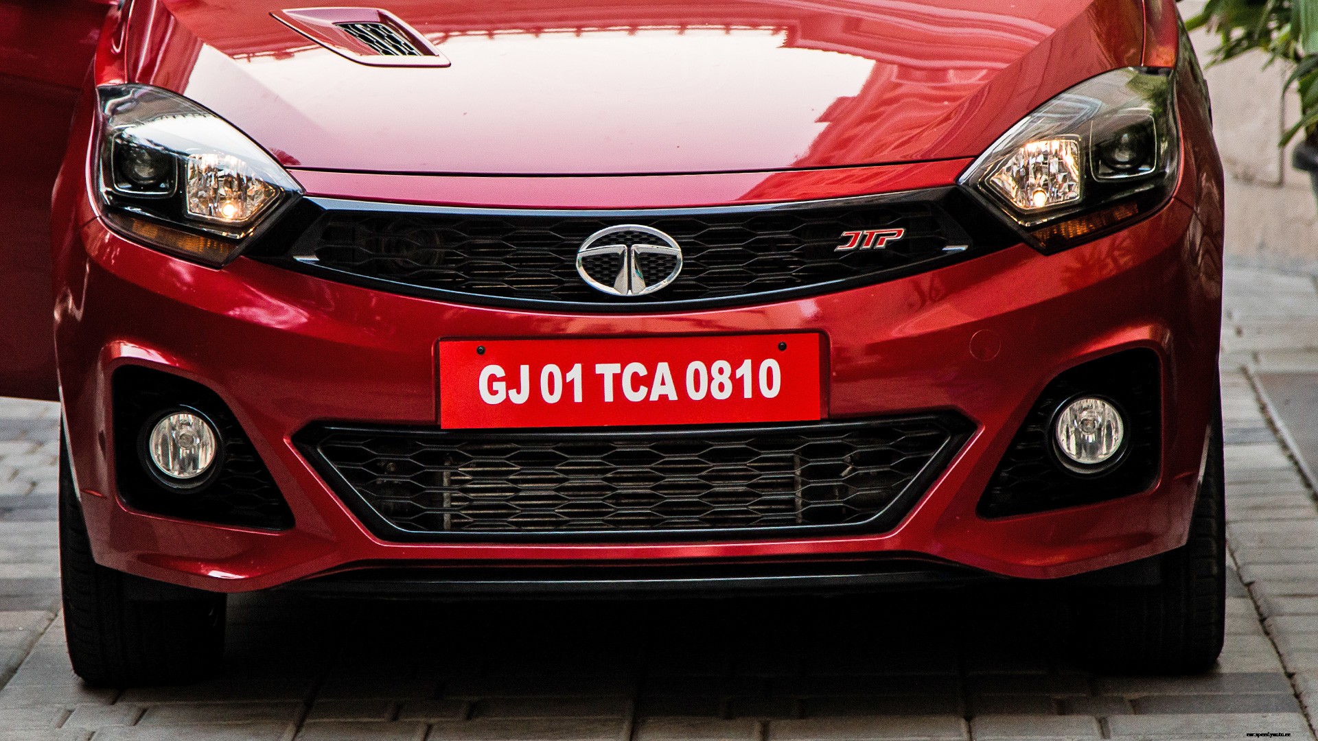 Tata Tiago JTP 2018 Revotron Exterior