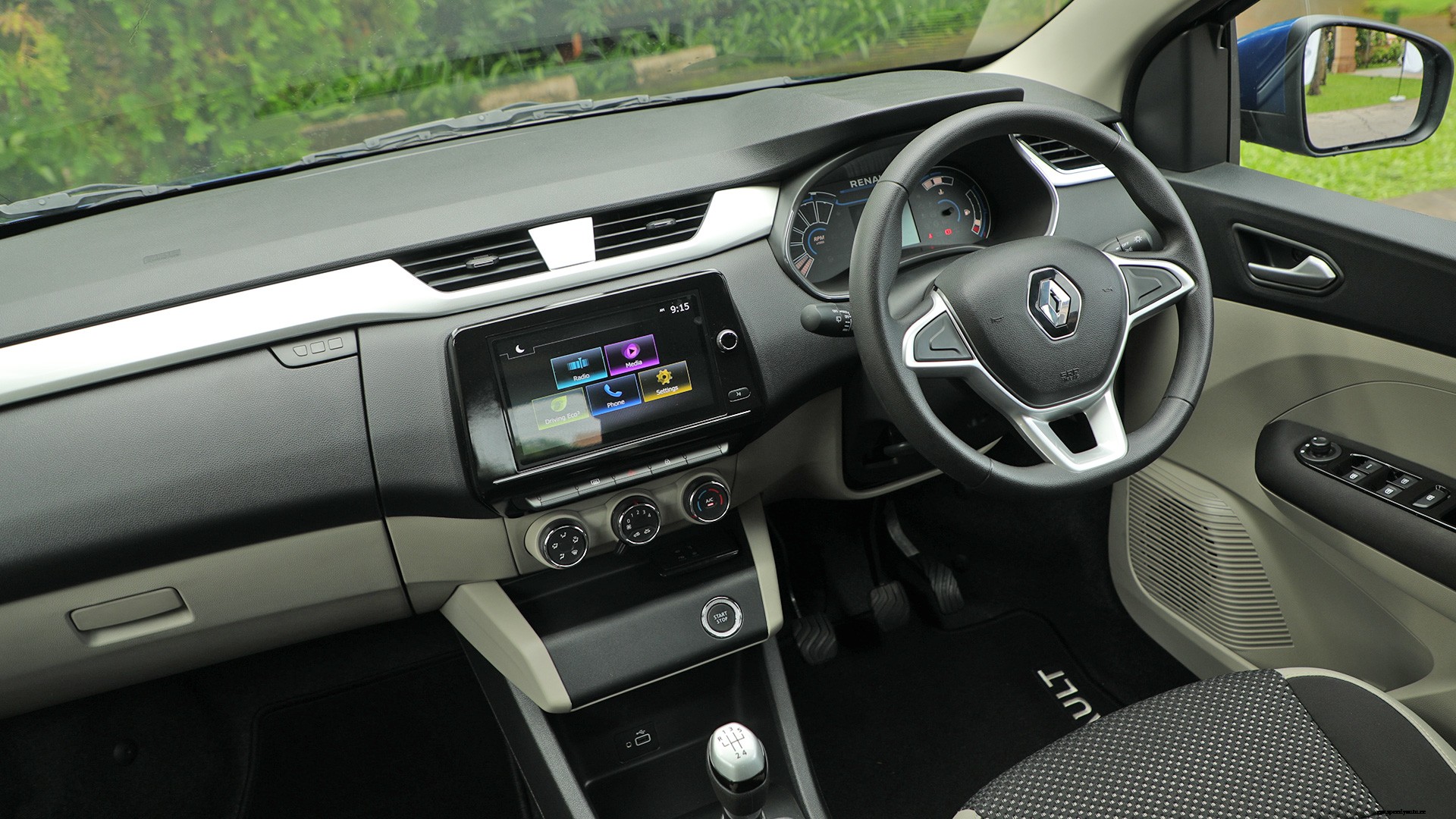 Renault Triber 2019 RXL Interior