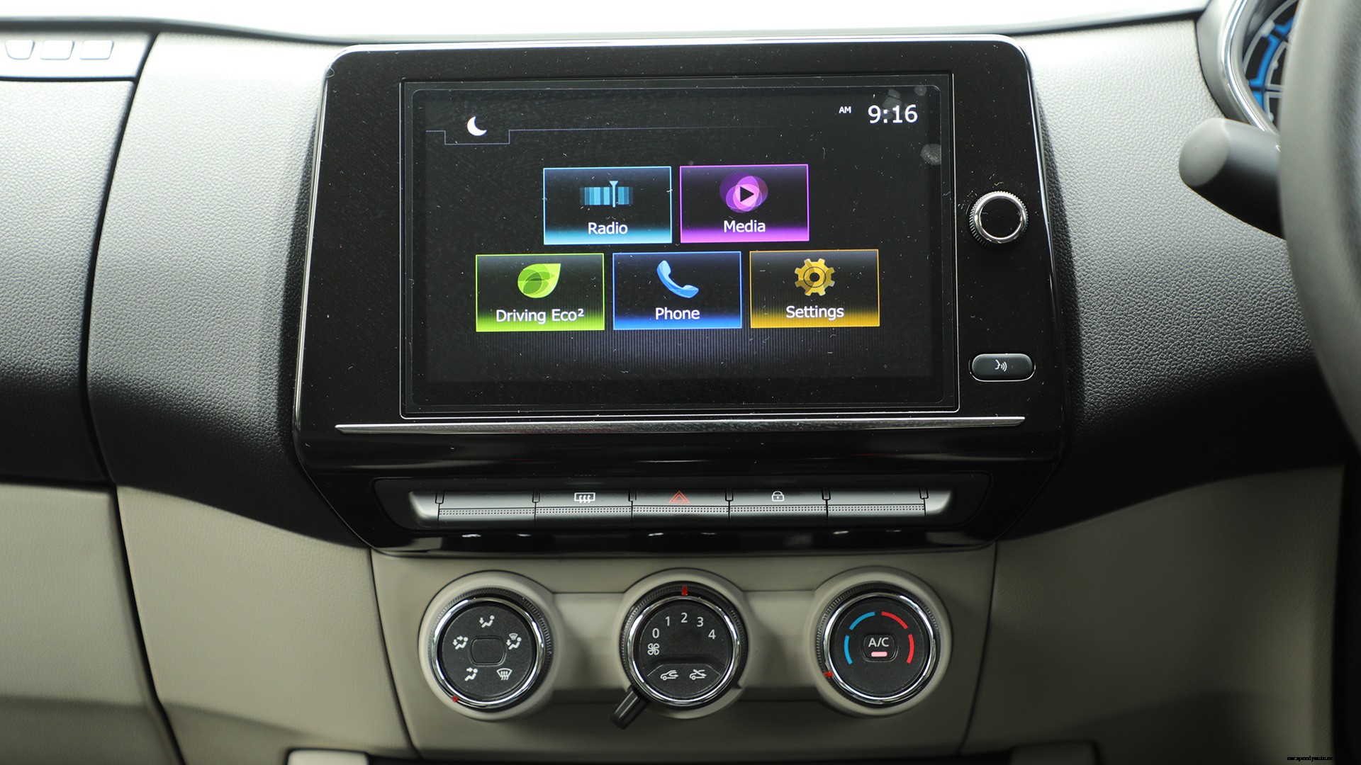 Renault Triber 2019 RXL Interior