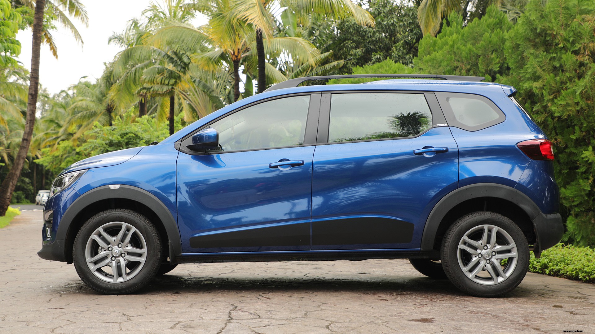 Renault Triber 2019 RXL Exterior