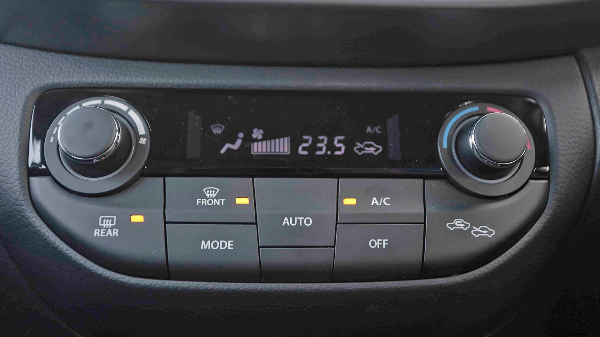 Maruti Suzuki XL6 2019 Zeta AT Interior