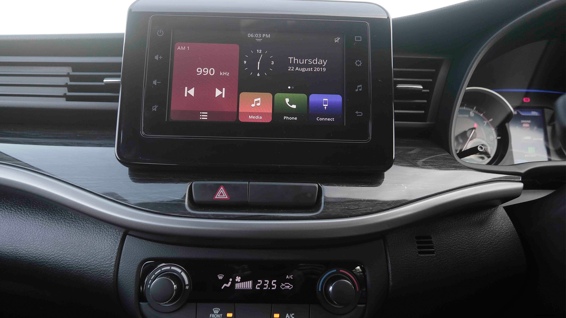 Maruti Suzuki XL6 2019 Zeta AT Interior