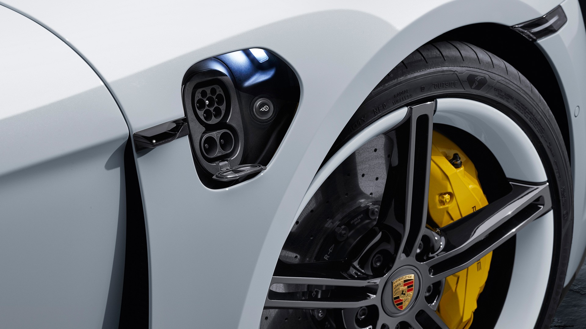 Porsche Taycan 2019 Turbo S Exterior