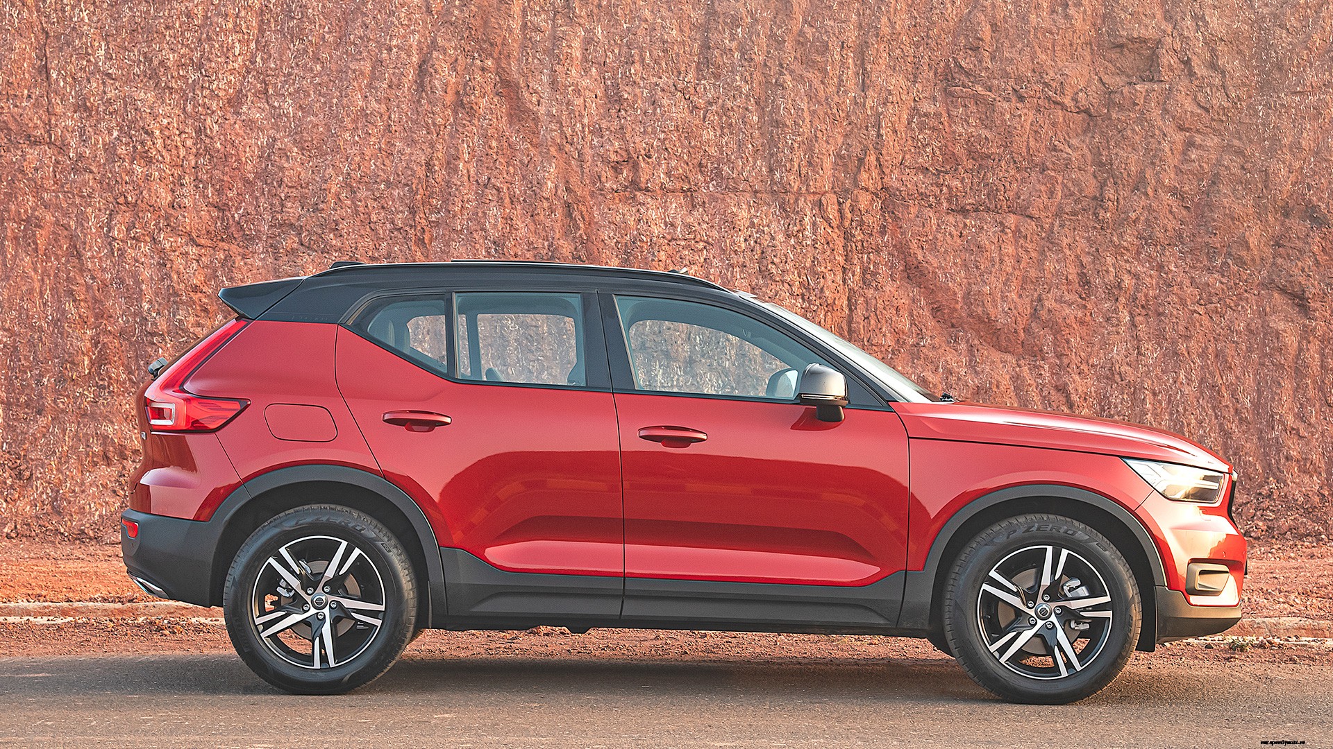 Volvo XC40 2020 T4 R Design Exterior