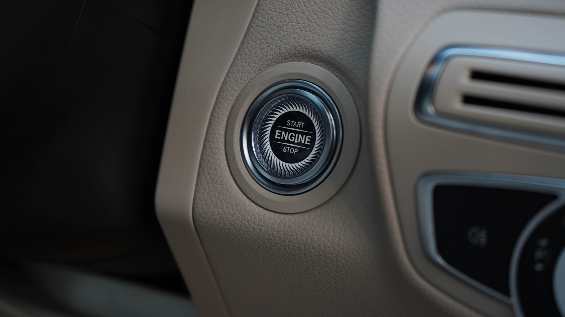 Mercedes Benz GLC 2020 - 220d 4MATIC Interior