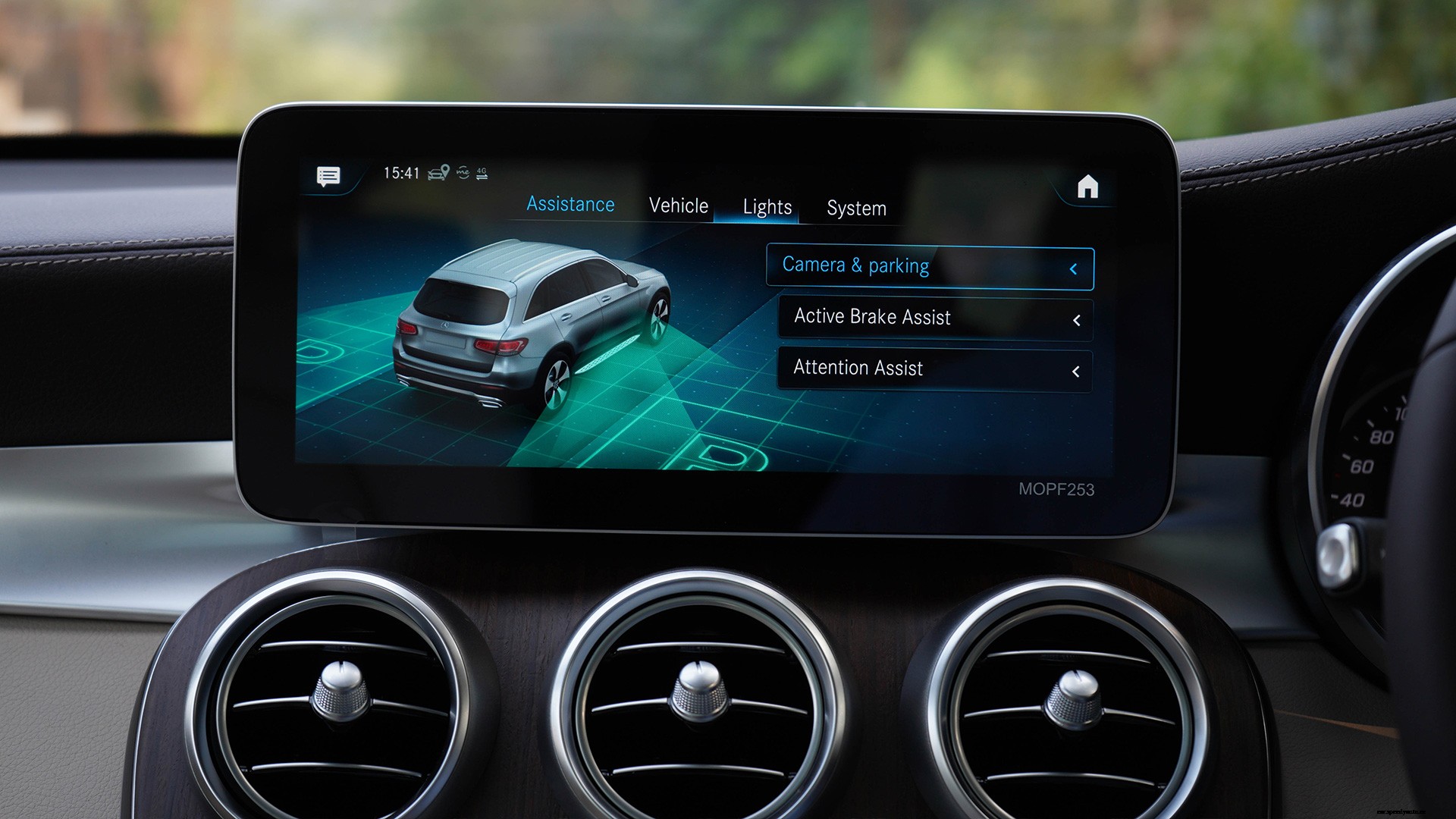 Mercedes Benz GLC 2020 - 220d 4MATIC Interior