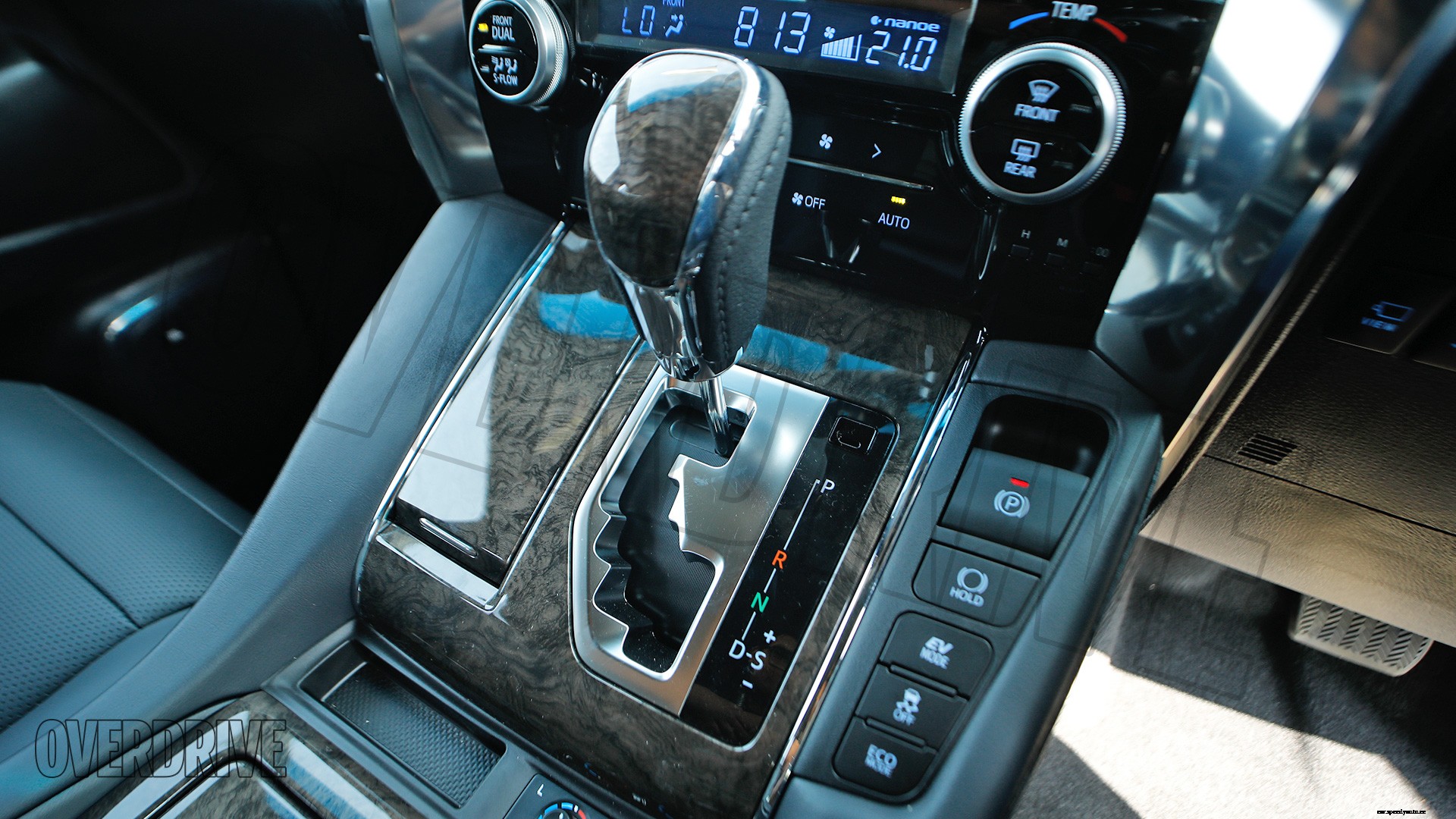 Toyota vellfire 2020 Executive Lounge Interior