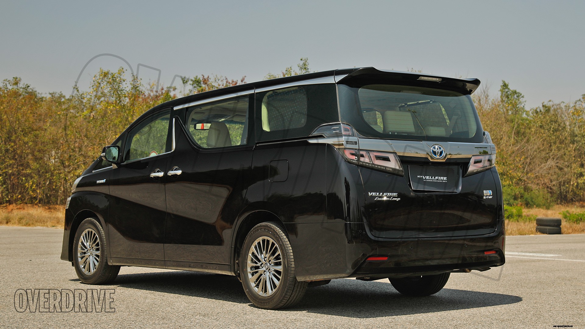Toyota vellfire 2020 Executive Lounge Exterior