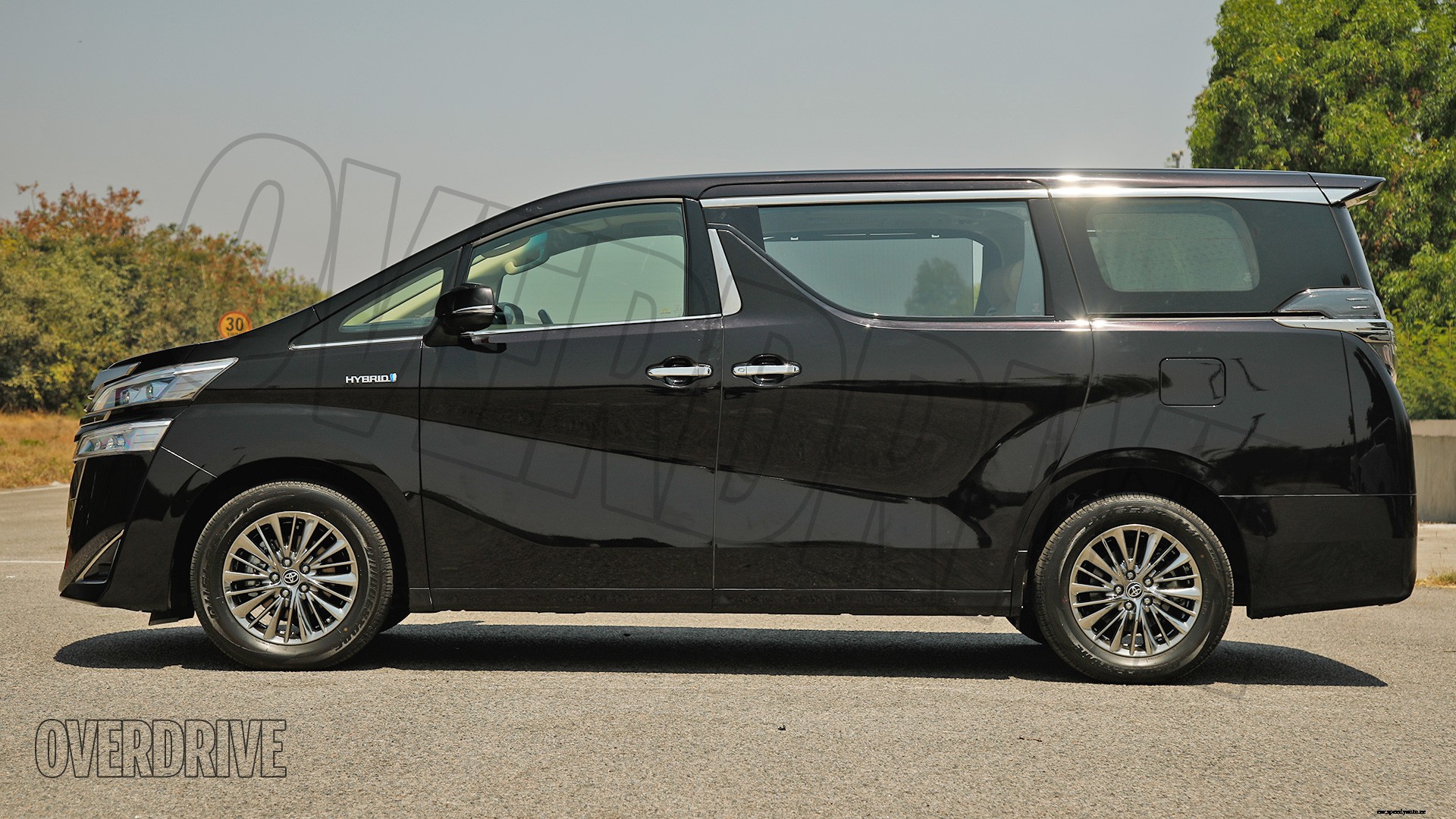 Toyota vellfire 2020 Executive Lounge Exterior