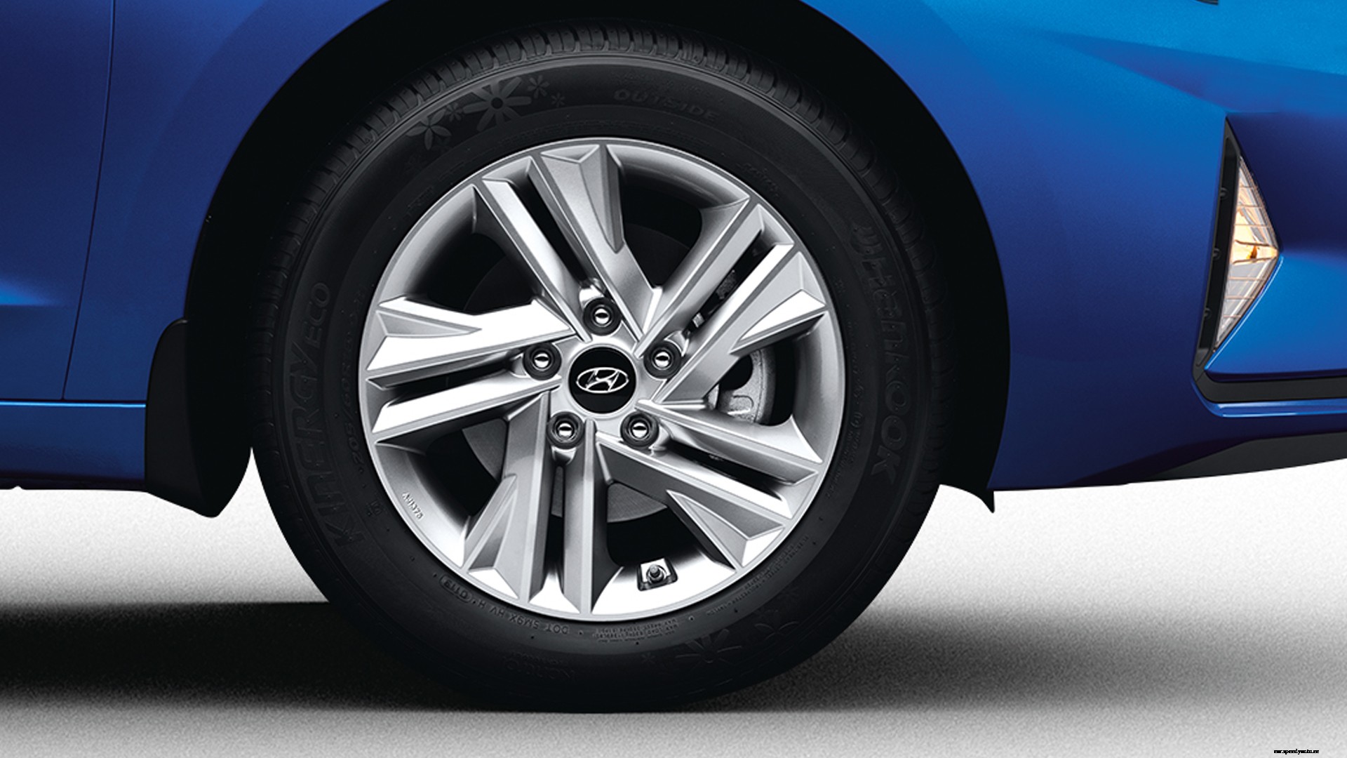 Hyundai Elantra 2020 1.5 Diesel SX Exterior