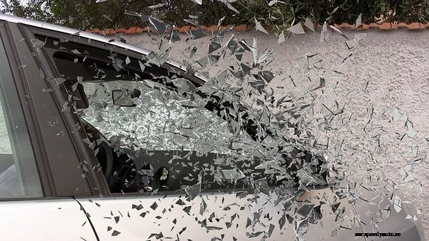 8 Essential Car Crash Survival Tips