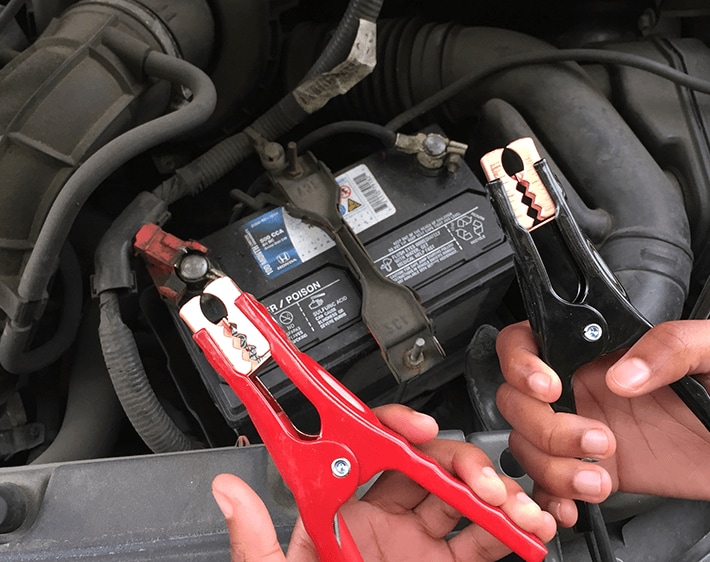 The Right Way to Jumpstart a Dead Car Battery