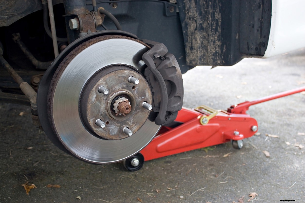 4 Reasons to Think Twice Before Changing Your Brake Pads at Home