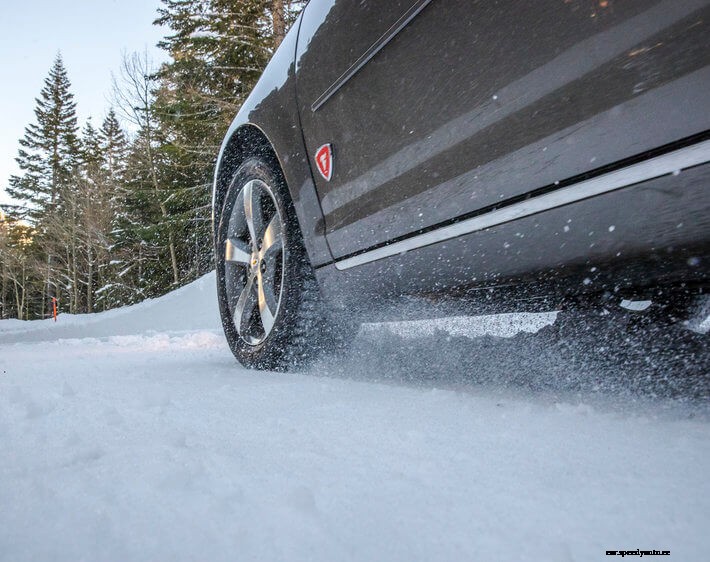 What’s the Difference Between Snow Tires and Regular Tires?