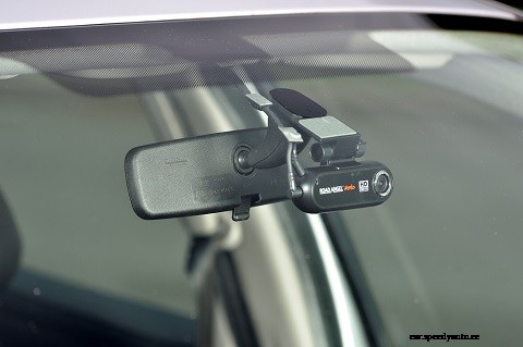 Servicing an electric, hybrid or plug-in hybrid vehicle