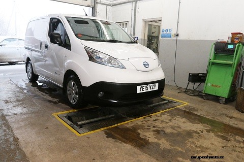 Servicing an electric, hybrid or plug-in hybrid vehicle