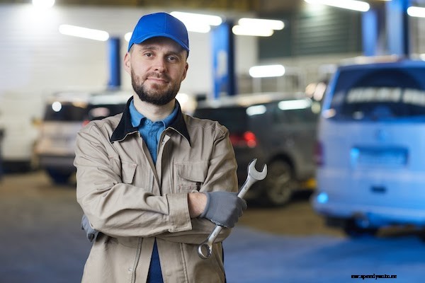 Auto Mechanic’s Guide To Auto Repair & Car Maintenance