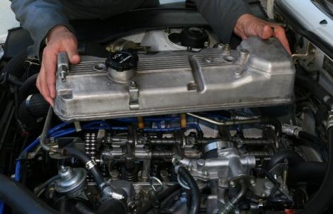 Why is My Valve Cover Gasket Leaking?