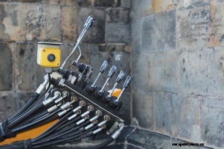 Why is My Equipment Leaking Hydraulic Fluid?