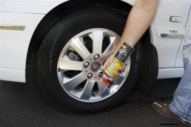 Winter Car Emergency Kit Checklist: The Ultimate Guide