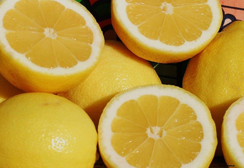 How to Remove Water Stains from Car Glass