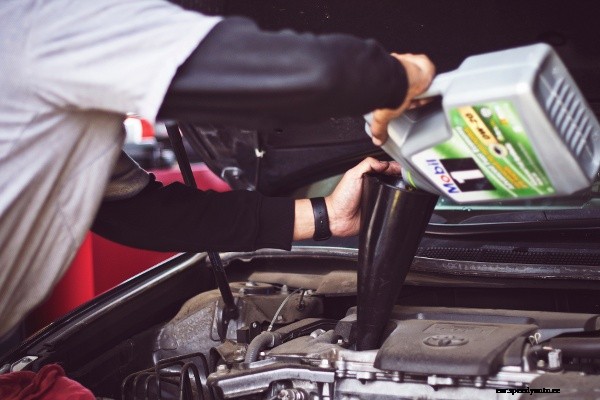 When Does Your Car Need an Oil Change?