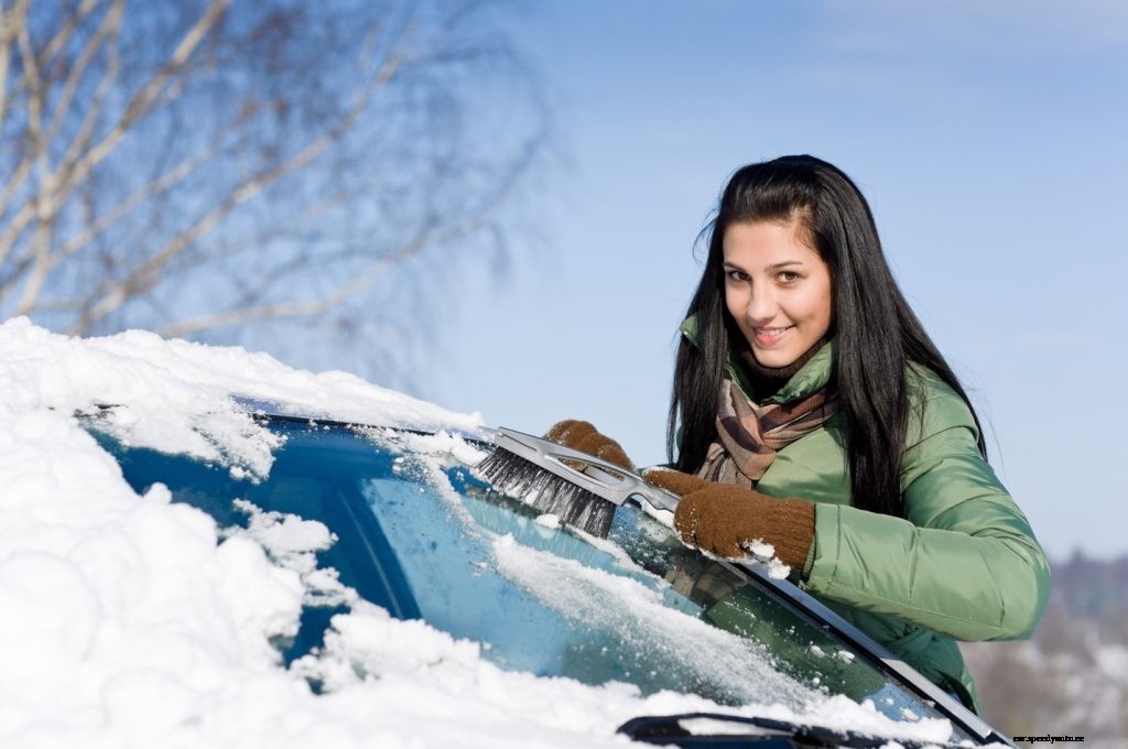 Winter Car Guide: Items to Keep in the Car During Winter