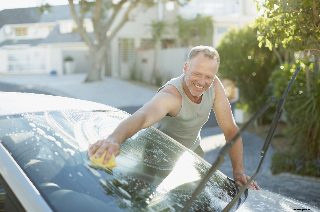 The Essential Products You Need to Clean Your Car at Home