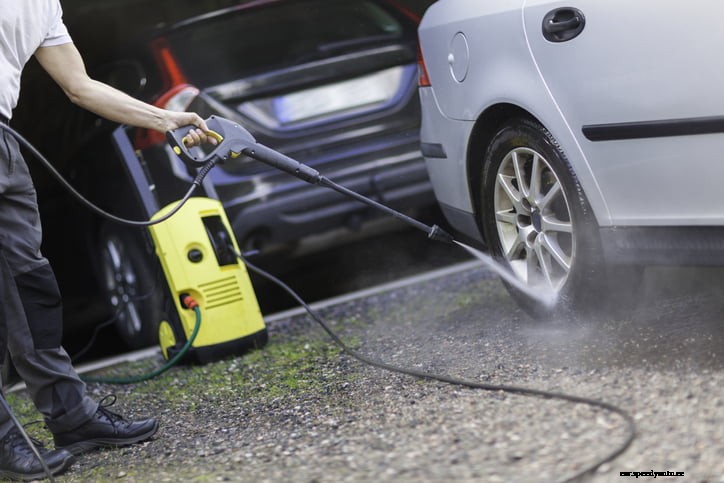 Should I Wash My Car in Winter?