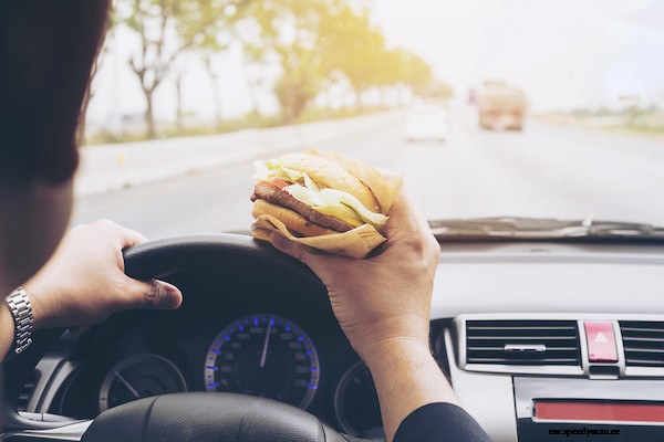 Here’s Why You Should Stop Eating in Your Car!