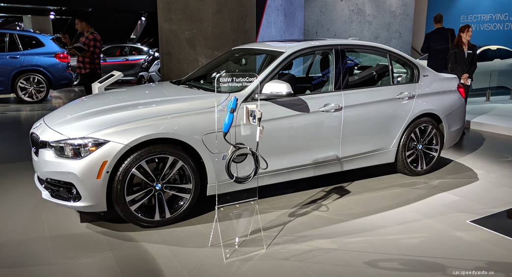 Over 40 Electric Vehicles Displayed at New York Auto Show