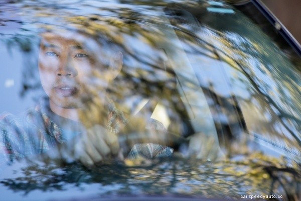 What to Do If Your Windshield Is Leaking