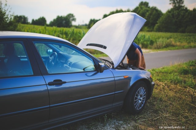 5 Things to Include in Your Vehicle Emergency Kit