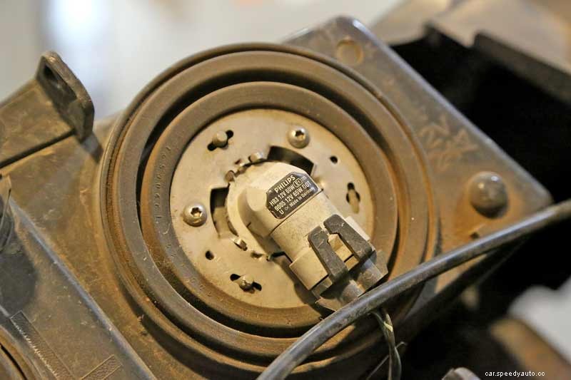 How to Change a Headlight Bulb