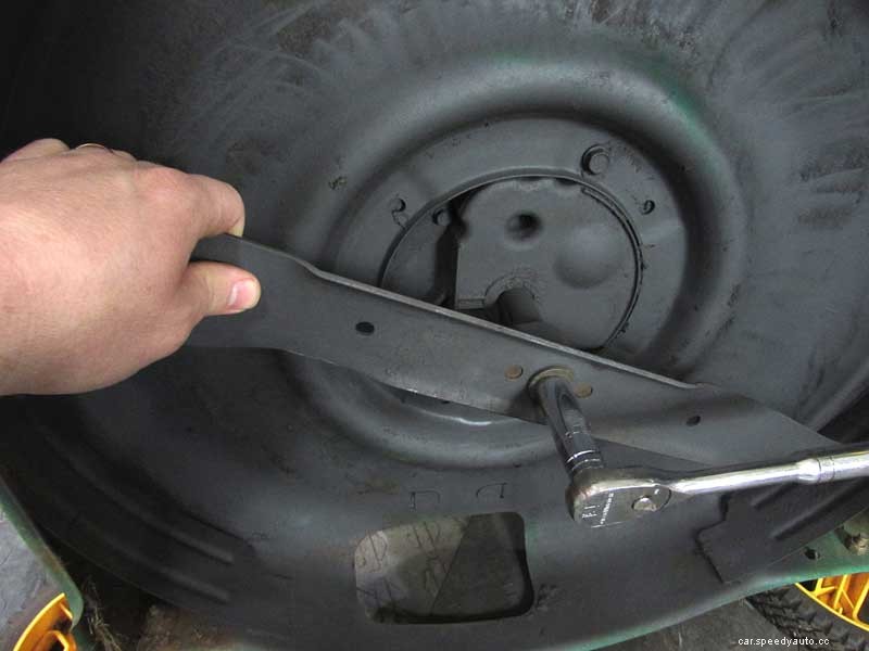 Know-How Notes – How to Sharpen a Lawn Mower Blade