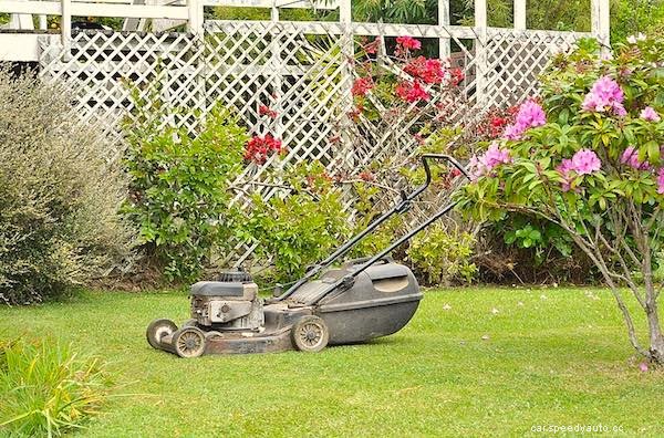 What Motor Oil to Use in Your Lawn Mower