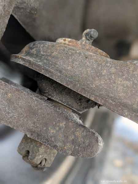 Bad Ball Joint Symptoms: What to Look For