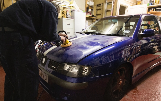 4 Car Paint Maintenance Tips to See You Through the Fall and Winter