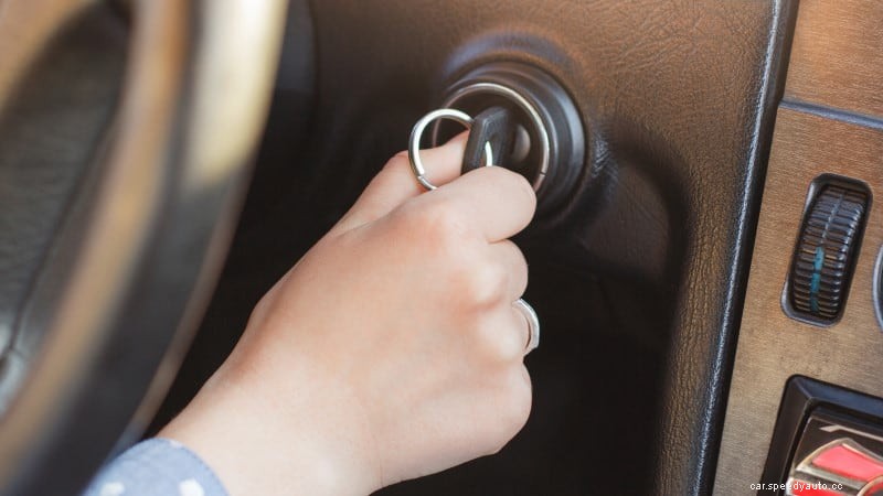 How to Rev The Engine in An Automatic and Manual Car Driving