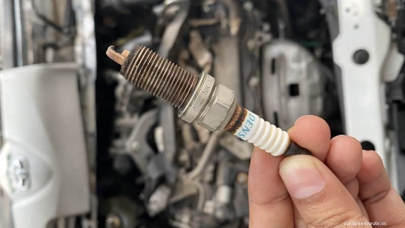 Oil in the Spark Plug Well: Symptoms, Causes and Fixes