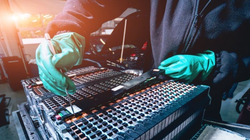 How To Become An Electric Car Mechanic?