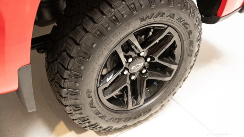 DuraTrac vs. KO2: A Comparison of All-Terrain Tires